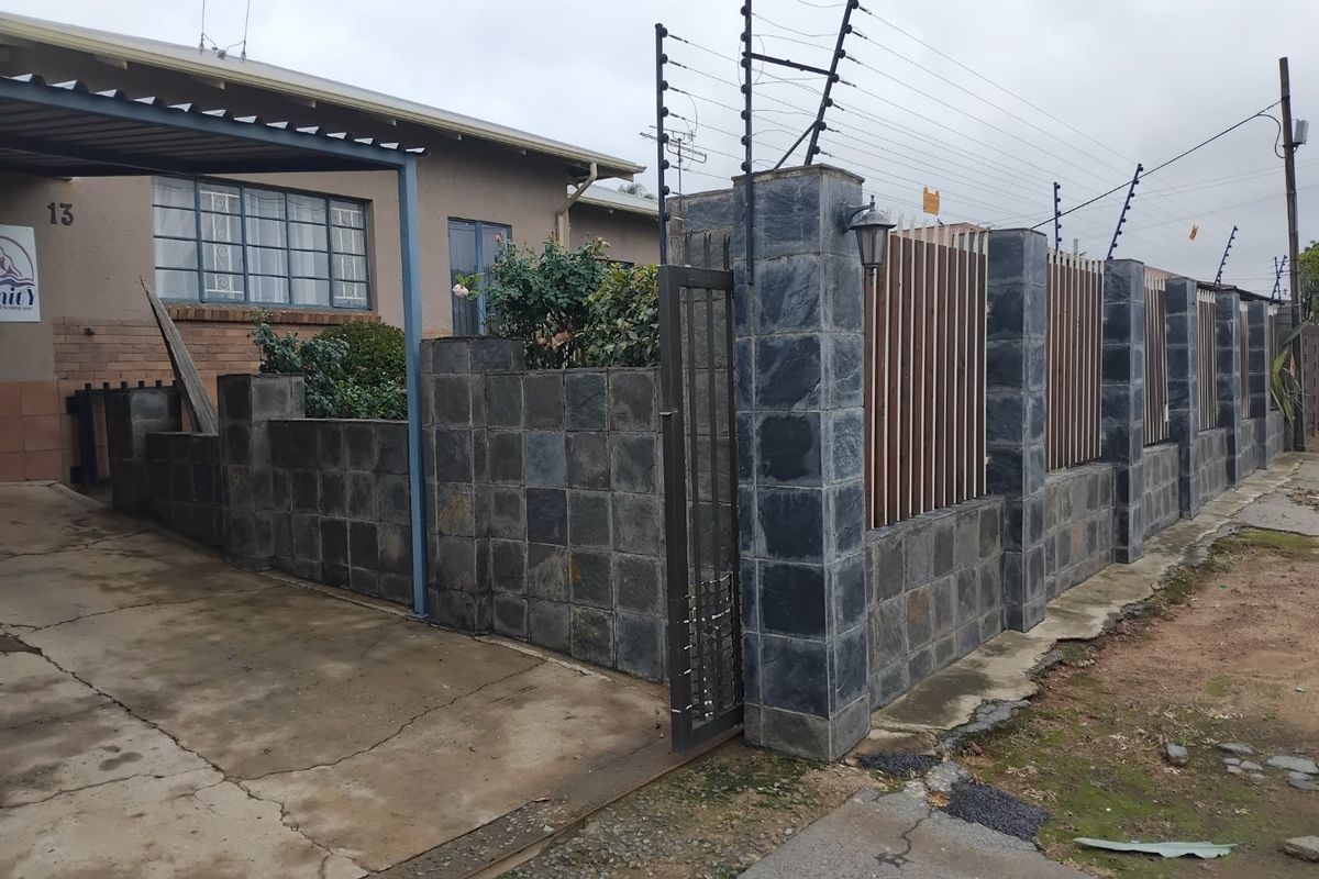 Charming 3-Bedroom Home for Sale – Spacious Stand & Great Extras! - Photo 2