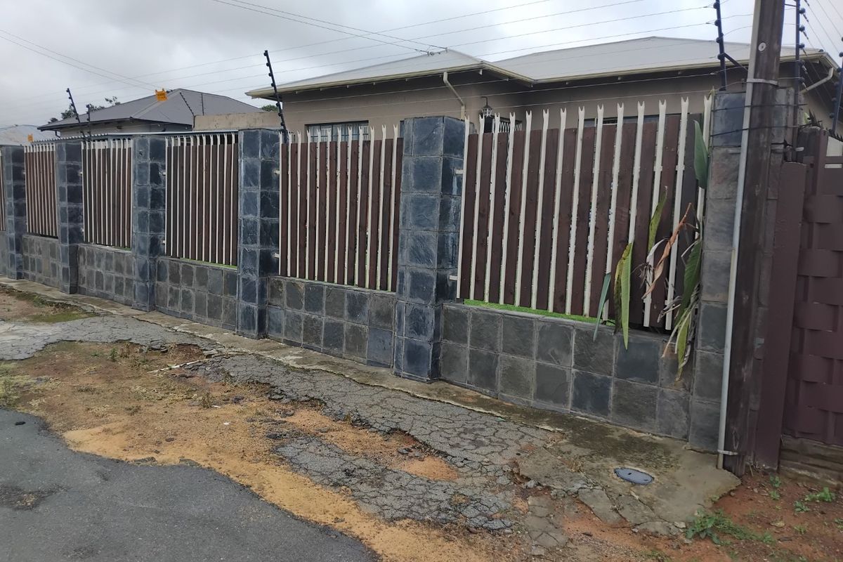 Charming 3-Bedroom Home for Sale – Spacious Stand & Great Extras! - Photo 3