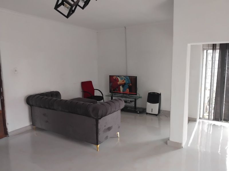 Charming 3-Bedroom Home for Sale – Spacious Stand & Great Extras! - Photo 10