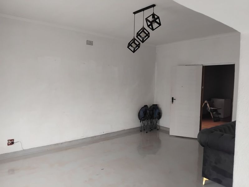 Charming 3-Bedroom Home for Sale – Spacious Stand & Great Extras! - Photo 10