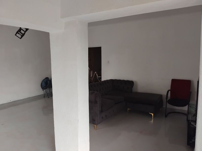 Charming 3-Bedroom Home for Sale – Spacious Stand & Great Extras! - Photo 9