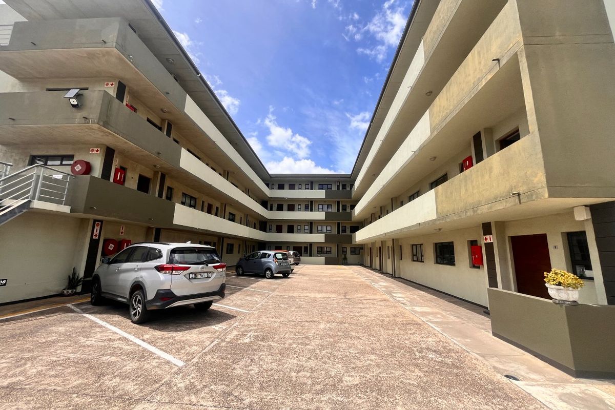 2 Bedroom apartment in sought after block - Photo 2