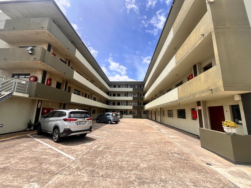 2 Bedroom apartment in sought after block - Photo 2