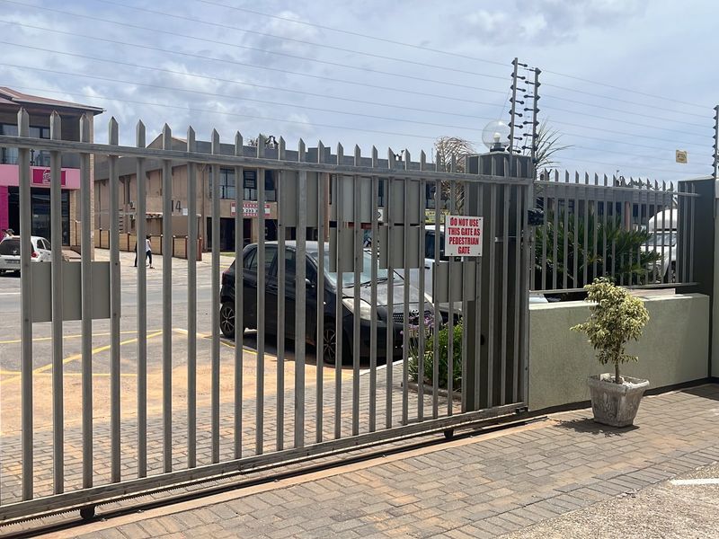 2 Bedroom apartment in sought after block - Photo 3