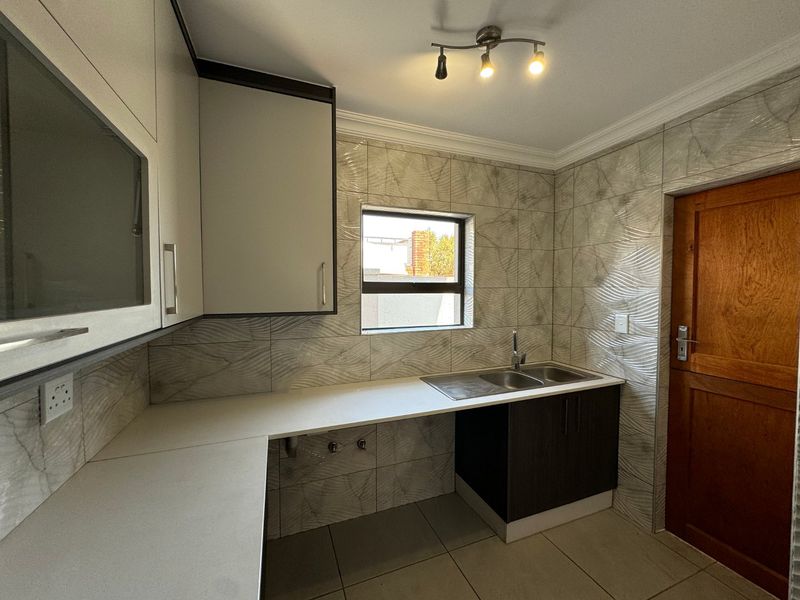 Modern 3-Bedroom Home in Secure Estate – No Transfer Costs! - Photo 10