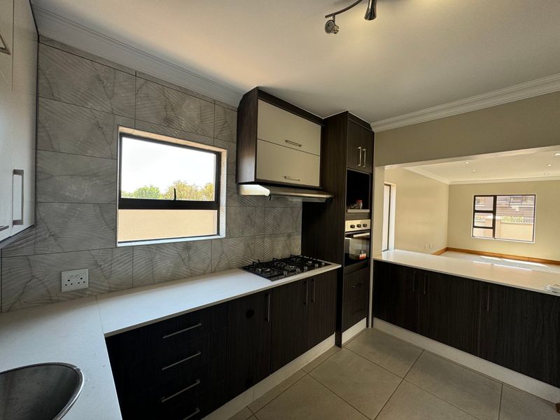 Modern 3-Bedroom Home in Secure Estate – No Transfer Costs! - Photo 8