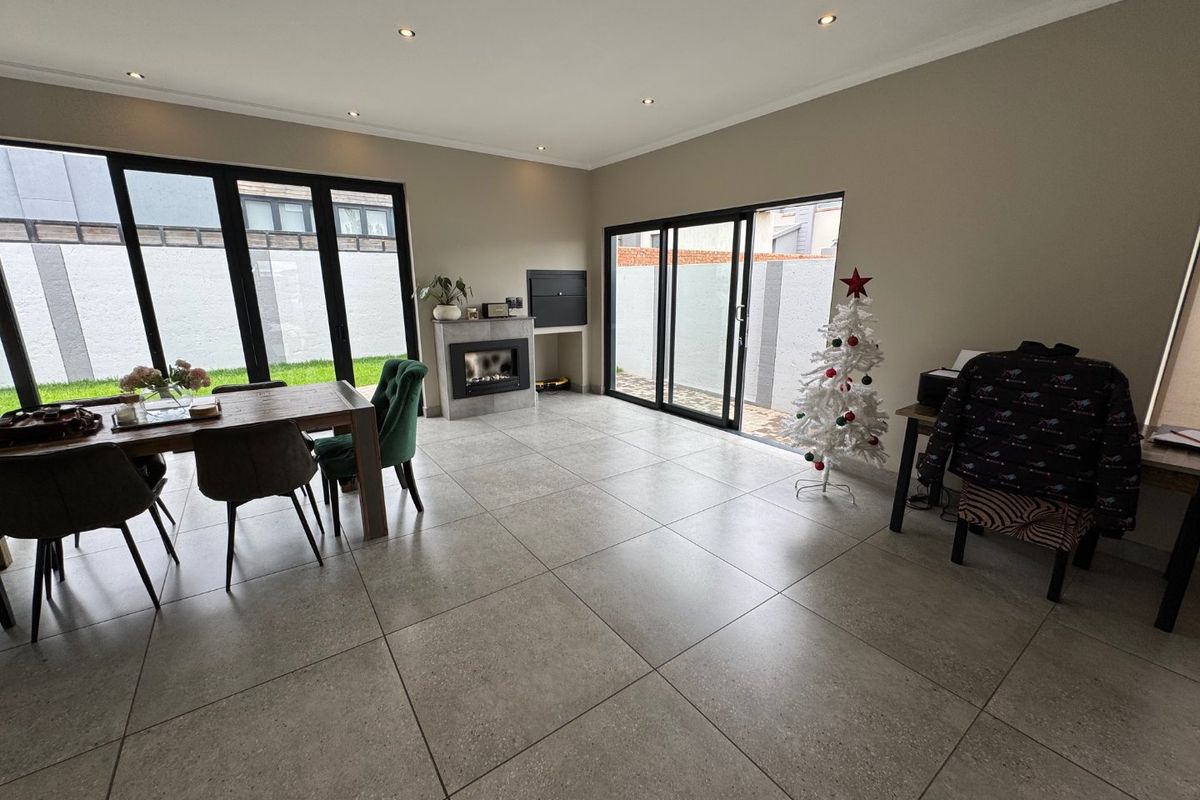 Elegant Family Home Overview - Photo 2