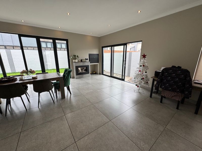 Elegant Family Home Overview - Photo 2