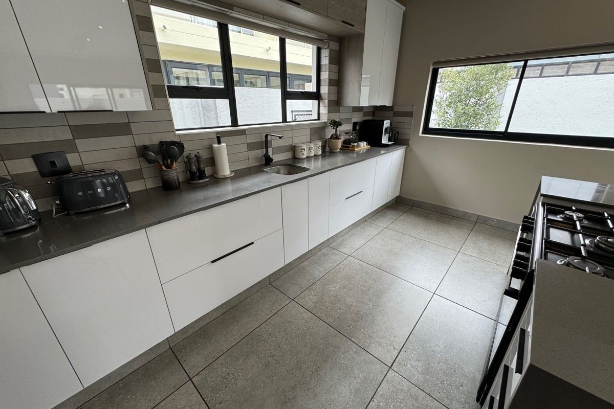 Elegant Family Home Overview - Photo 3