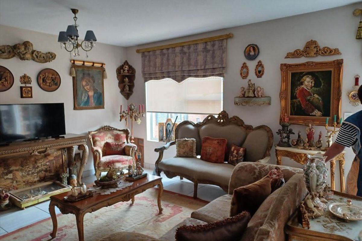 Spacious and Stylish Family Home - Photo 2