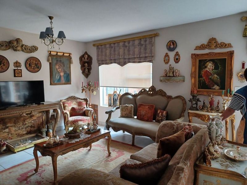 Spacious and Stylish Family Home - Photo 2