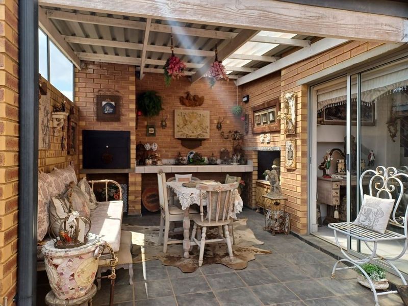 Spacious and Stylish Family Home - Photo 3