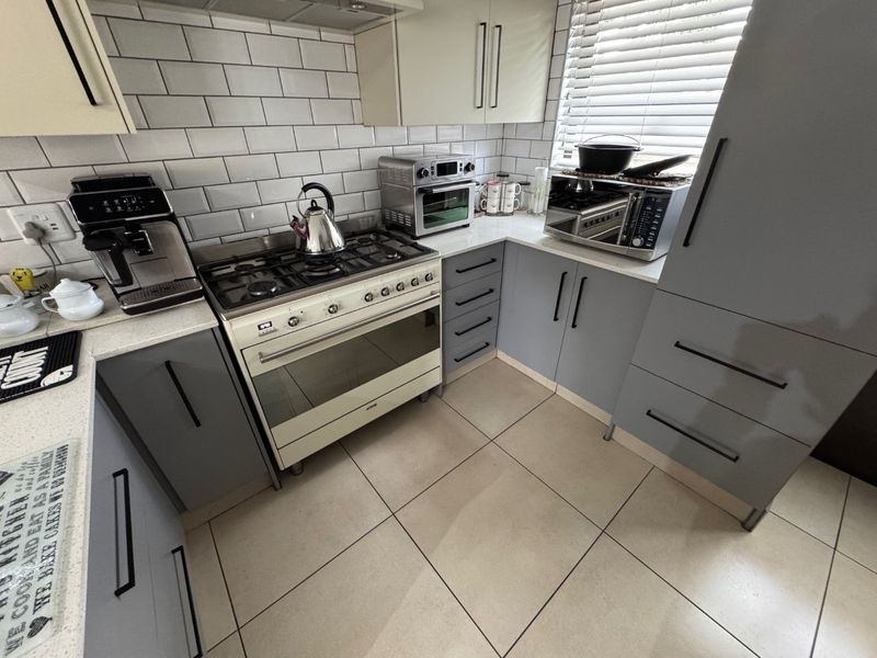 Modern and Comfortable Family Home - Photo 6