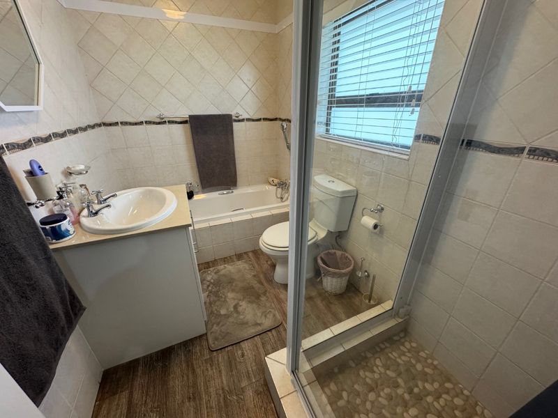 Modern and Comfortable Family Home - Photo 7