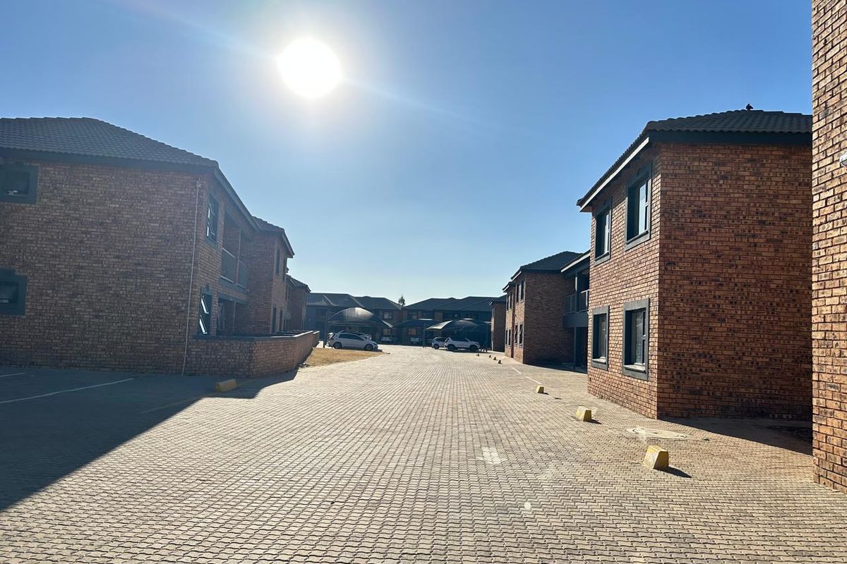 Neat & Spacious 2-Bedroom Ground-Floor Unit Now for Sale - Photo 2