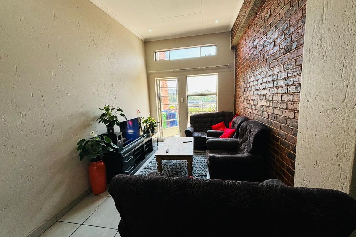 Modern two bedroom and 1 bath apartment/flat for sale in Buccleuch, secure now!! - Photo 3