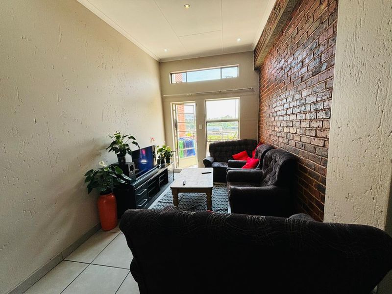 Modern two bedroom and 1 bath apartment/flat for sale in Buccleuch, secure now!! - Photo 3