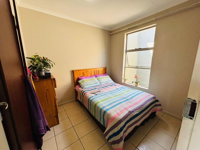 Modern two bedroom and 1 bath apartment/flat for sale in Buccleuch, secure now!! - Photo 7
