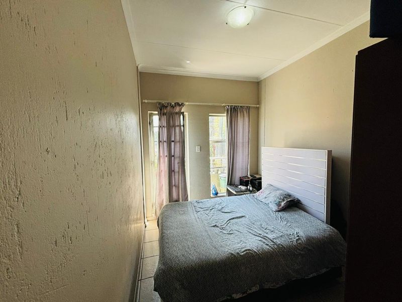 Modern two bedroom and 1 bath apartment/flat for sale in Buccleuch, secure now!! - Photo 6