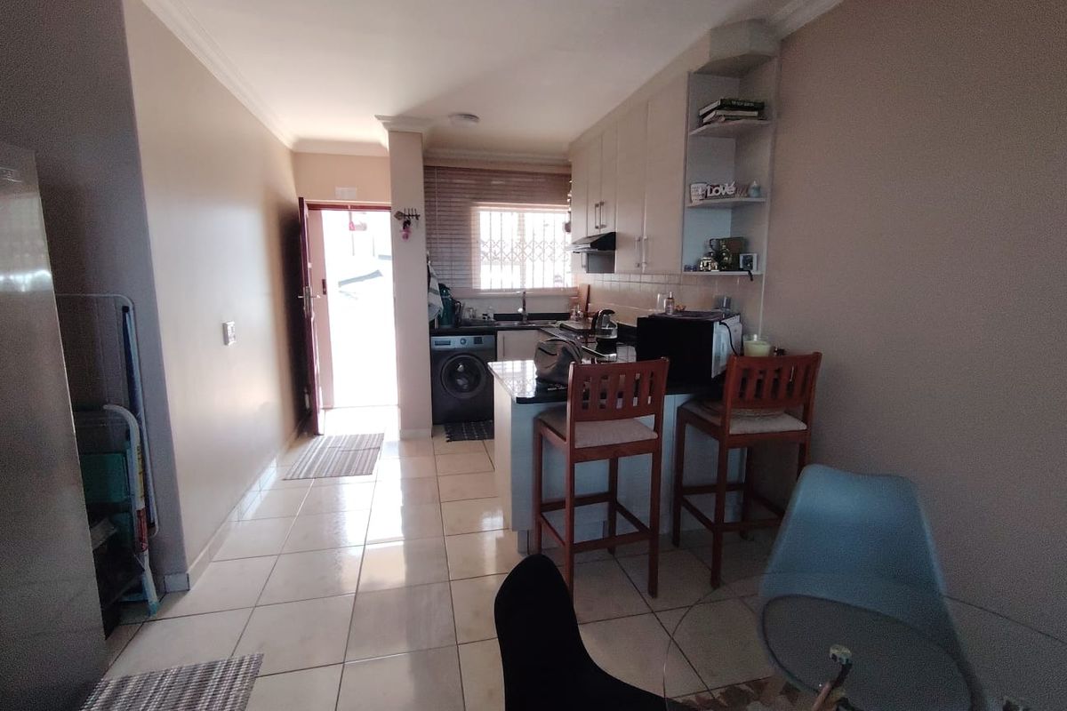 Beach Living at Its Best – Your Uvongo Escape Awaits! - Photo 2