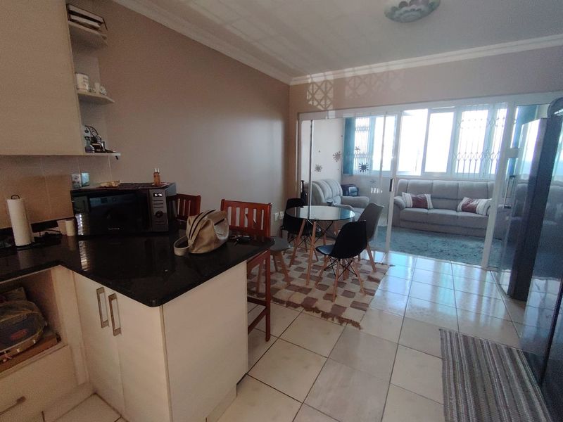 Beach Living at Its Best – Your Uvongo Escape Awaits! - Photo 3