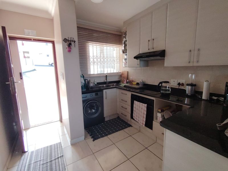 Beach Living at Its Best – Your Uvongo Escape Awaits! - Photo 4