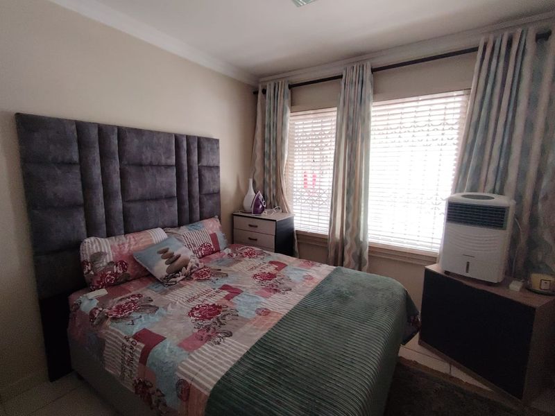 Beach Living at Its Best – Your Uvongo Escape Awaits! - Photo 10