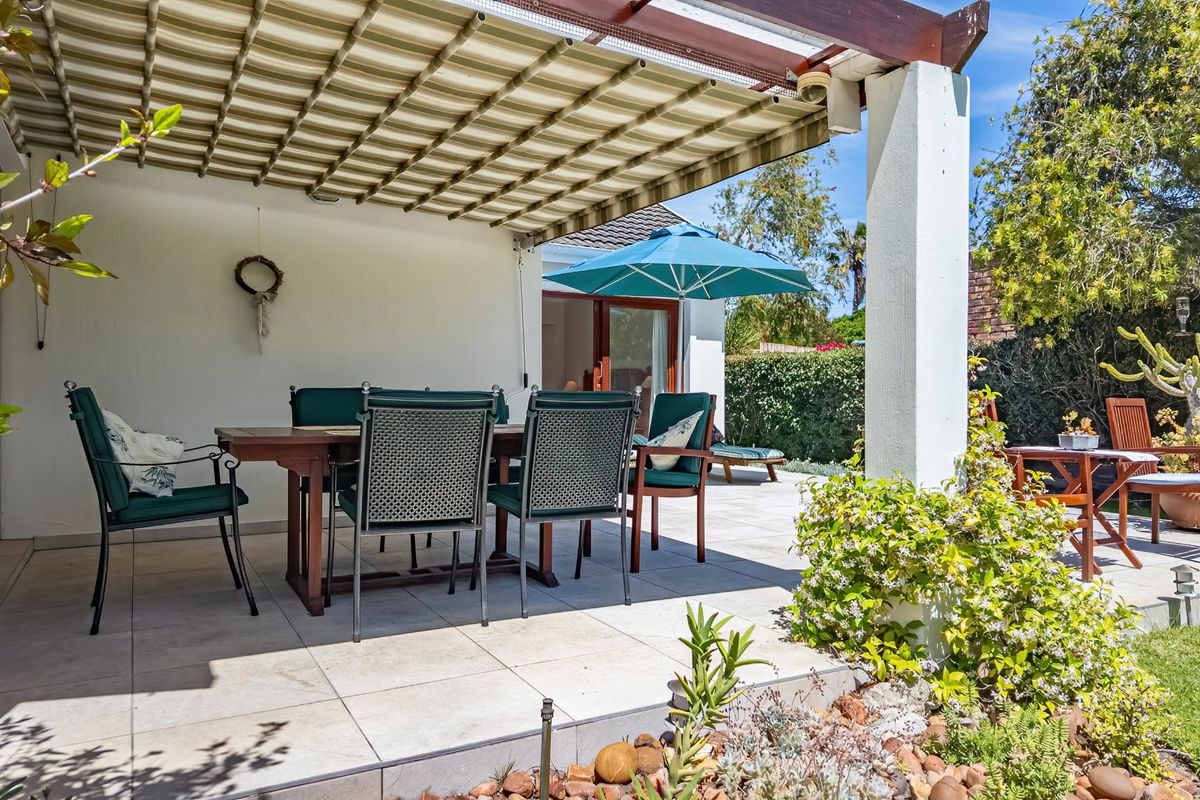 Charming lock-up-n-go, starter or downsizing home - Photo 5