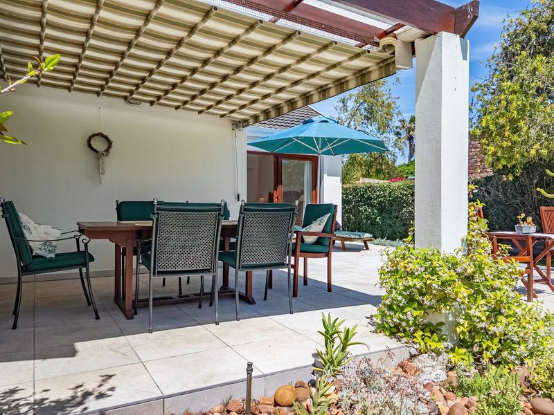 Charming lock-up-n-go, starter or downsizing home - Photo 5