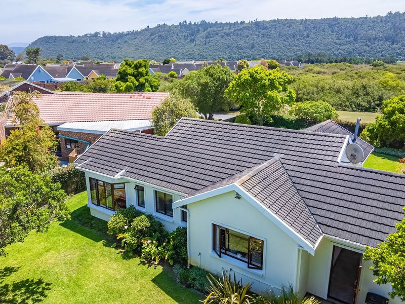 Charming lock-up-n-go, starter or downsizing home - Photo 3