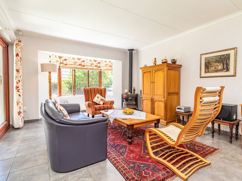 Charming lock-up-n-go, starter or downsizing home - Photo 9