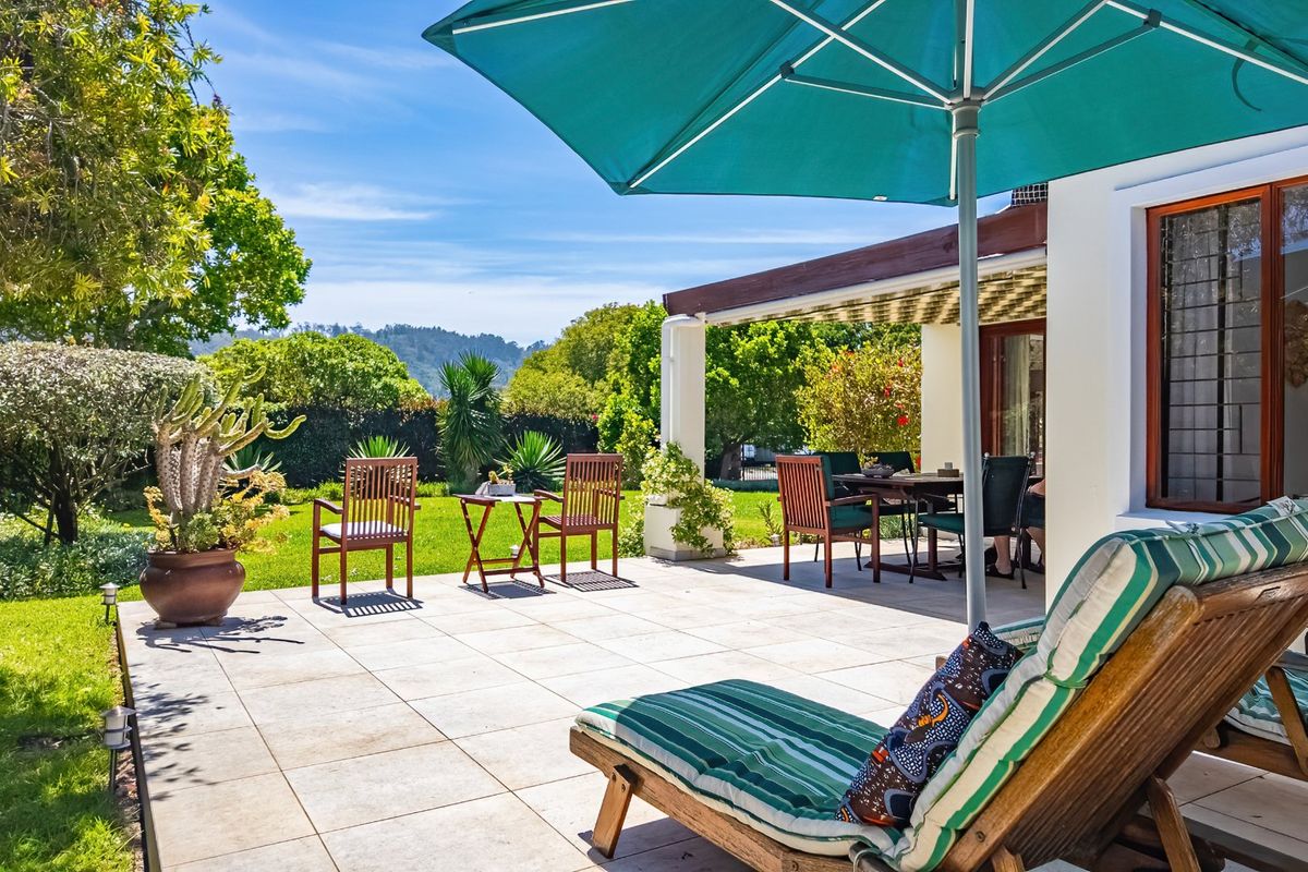 Charming lock-up-n-go, starter or downsizing home - Photo 4