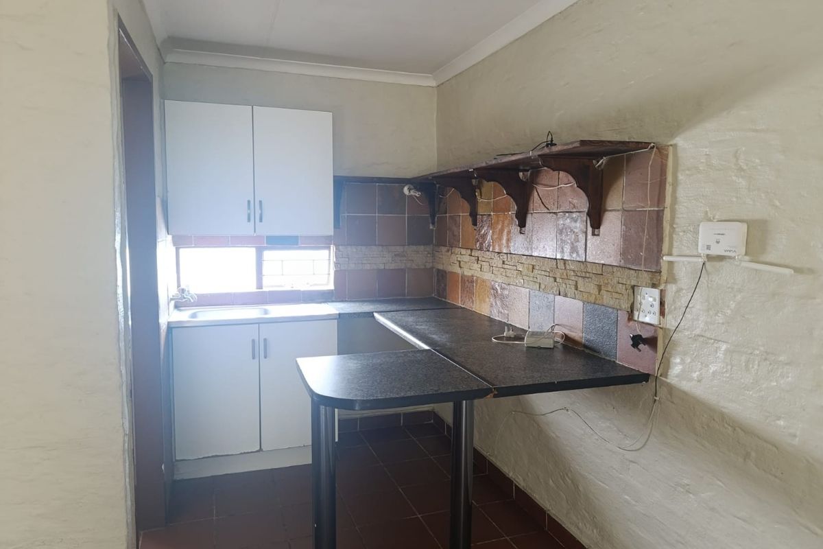 Bachelor Flat for Sale – Philip Nel Park (Near TUT) - Photo 3