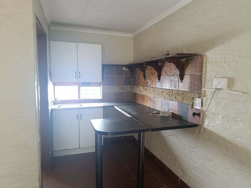 Bachelor Flat for Sale – Philip Nel Park (Near TUT) - Photo 3