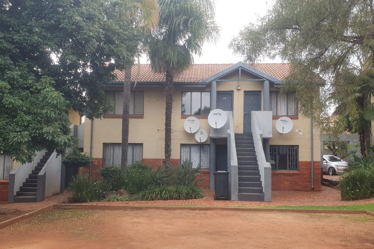 Bachelor Flat for Sale – Philip Nel Park (Near TUT) - Photo 2