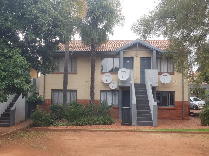 Bachelor Flat for Sale – Philip Nel Park (Near TUT) - Photo 2