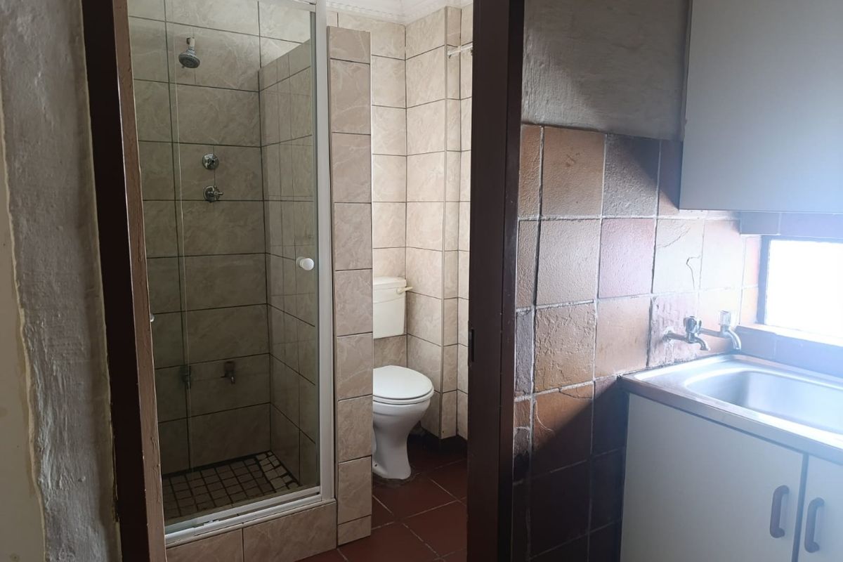 Bachelor Flat for Sale – Philip Nel Park (Near TUT) - Photo 4