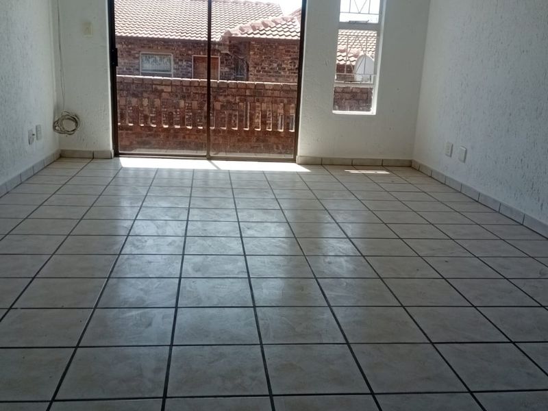 Modern 2-bed 1 bath  Apartment /Flat in Buccleuch - Photo 3