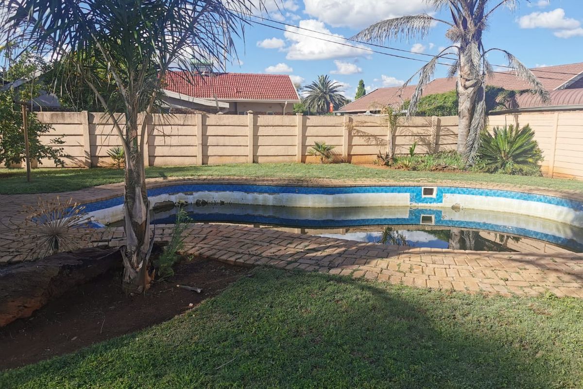 Beautifully Maintained 3-Bedroom Home for Sale in Stilfontein - Photo 5