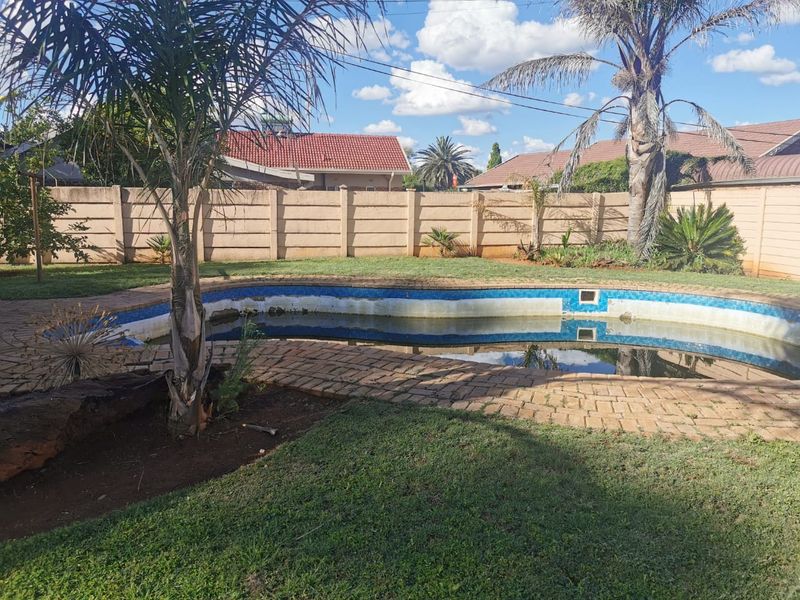 Beautifully Maintained 3-Bedroom Home for Sale in Stilfontein - Photo 5
