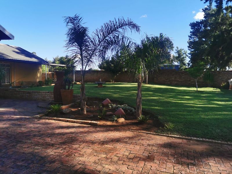 Beautifully Maintained 3-Bedroom Home for Sale in Stilfontein - Photo 2