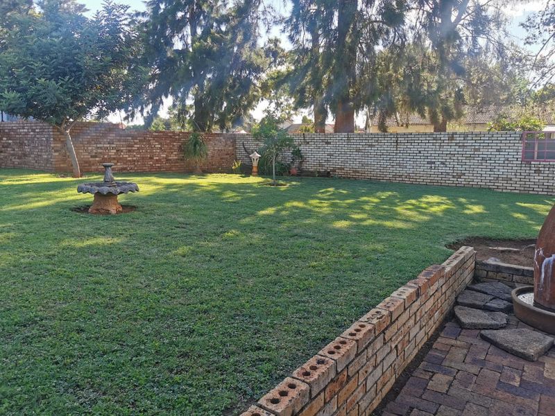 Beautifully Maintained 3-Bedroom Home for Sale in Stilfontein - Photo 9