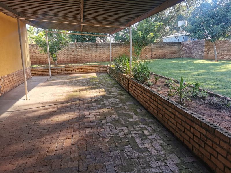 Beautifully Maintained 3-Bedroom Home for Sale in Stilfontein - Photo 8