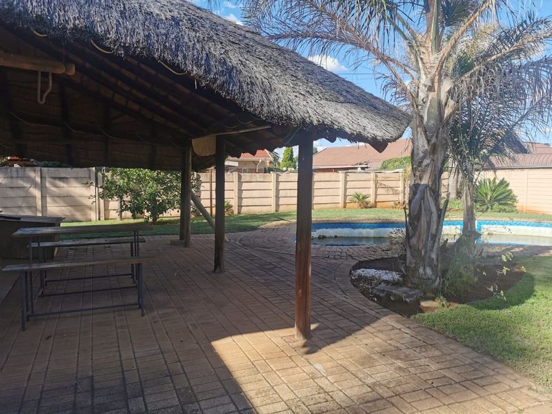 Beautifully Maintained 3-Bedroom Home for Sale in Stilfontein - Photo 6