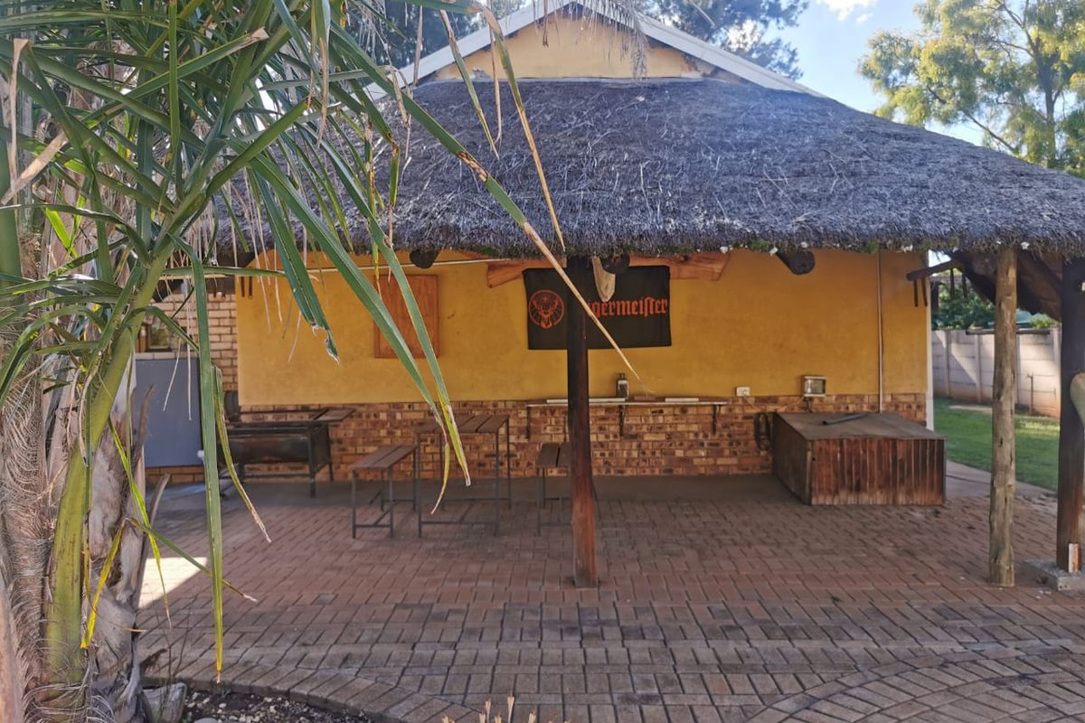 Beautifully Maintained 3-Bedroom Home for Sale in Stilfontein - Photo 4