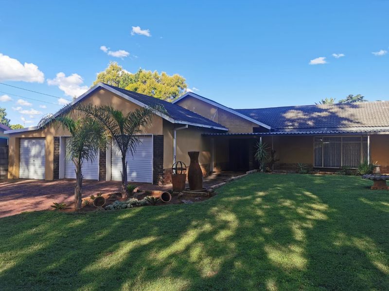 Beautifully Maintained 3-Bedroom Home for Sale in Stilfontein - Photo 1