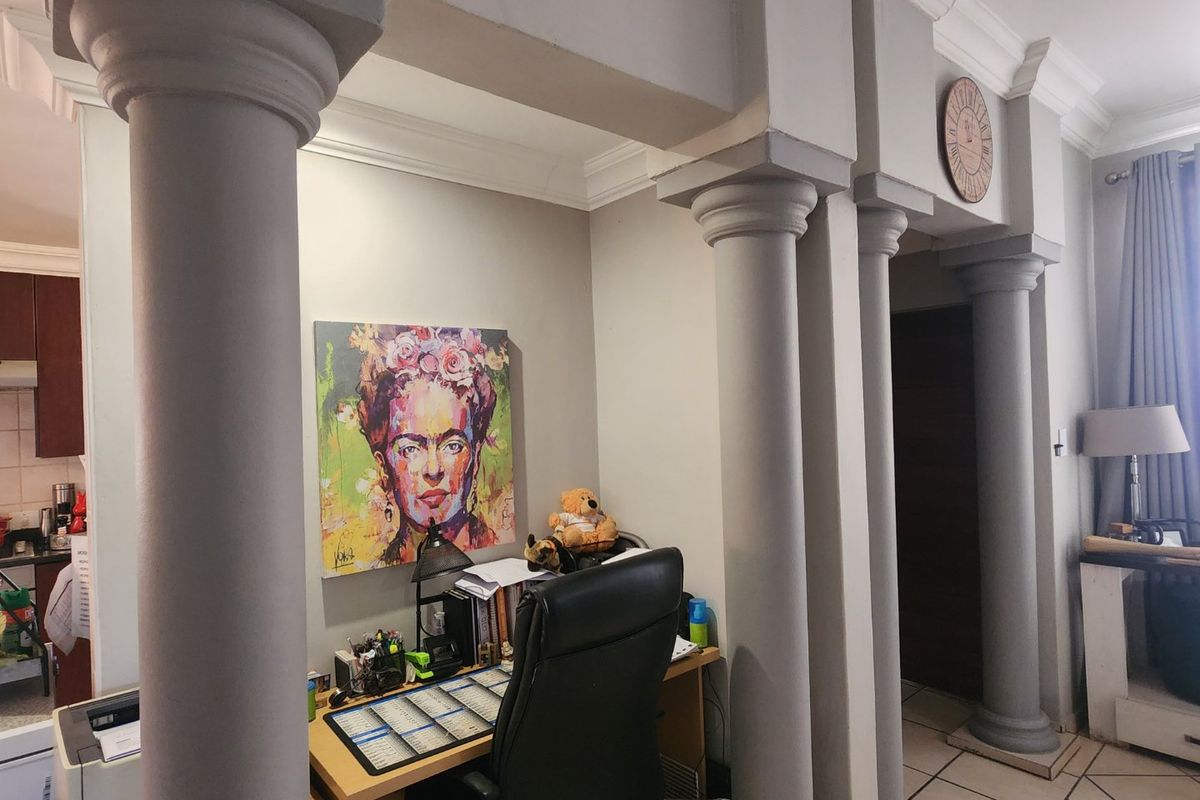 3 BEDROOM TOWNHOUSE IN WILKOPPIES - Photo 5