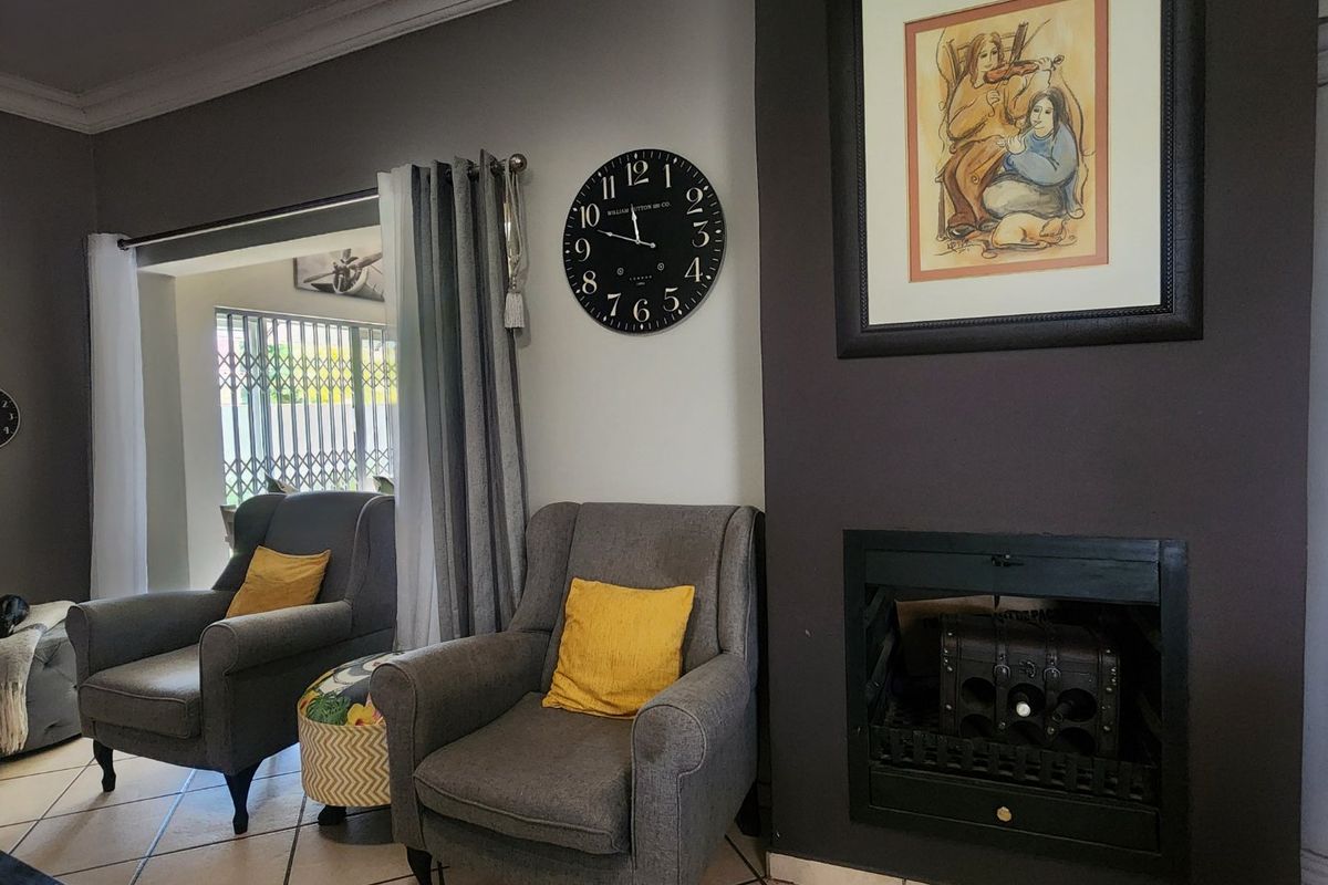 3 BEDROOM TOWNHOUSE IN WILKOPPIES - Photo 4
