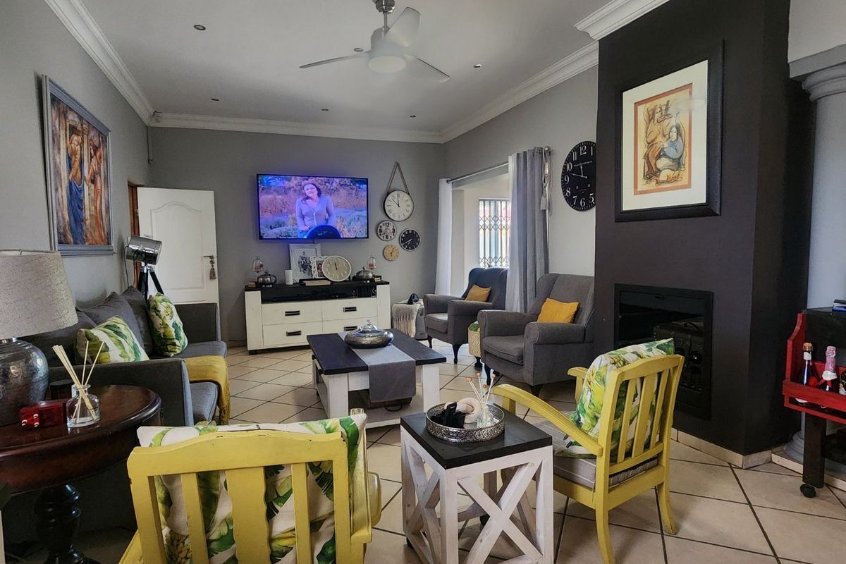 3 BEDROOM TOWNHOUSE IN WILKOPPIES - Photo 3