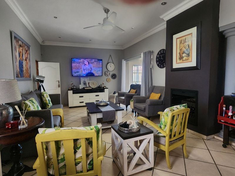 3 BEDROOM TOWNHOUSE IN WILKOPPIES - Photo 3